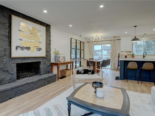 1607 Wycliffe Pl, Saanich, BC - Indoor Photo Showing Living Room With Fireplace