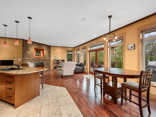 3872 Warren Ave, Royston, BC - Indoor Photo Showing Dining Room