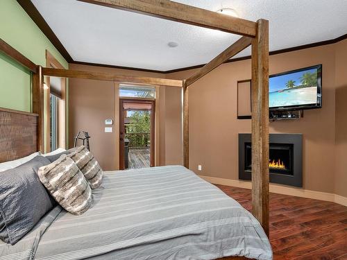 3872 Warren Ave, Royston, BC - Indoor Photo Showing Bedroom