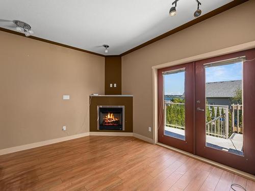 3872 Warren Ave, Royston, BC - Indoor With Fireplace