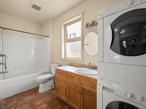 3872 Warren Ave, Royston, BC - Indoor Photo Showing Laundry Room