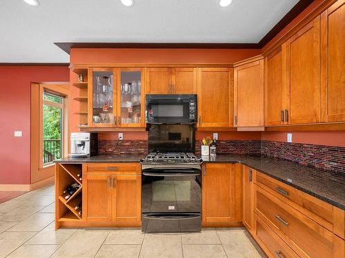 3872 Warren Ave, Royston, BC - Indoor Photo Showing Kitchen