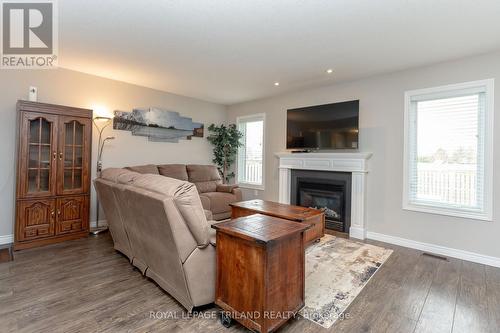 72 Treadwell Street, Aylmer, ON - Indoor Photo Showing Living Room With Fireplace