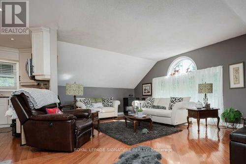 8087 Country Rd 2, Greater Napanee, ON - Indoor Photo Showing Living Room