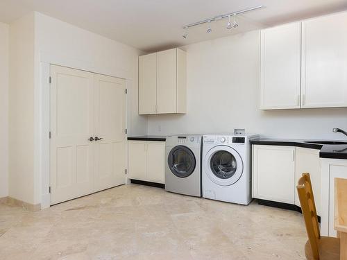 5919 Cassino Rd, Duncan, BC - Indoor Photo Showing Laundry Room