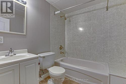 London, ON - Indoor Photo Showing Bathroom
