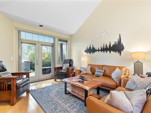 6411 Pachena Pl, Nanaimo, BC - Indoor Photo Showing Living Room