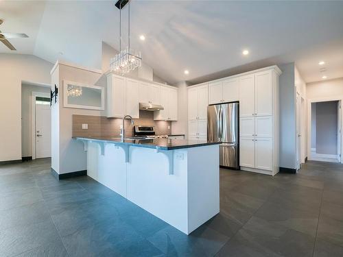 474 Davis Rd, Ladysmith, BC - Indoor Photo Showing Kitchen With Upgraded Kitchen