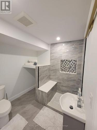 215 Bayview Avenue, Georgina, ON - Indoor Photo Showing Bathroom
