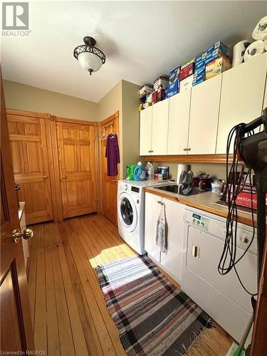 7525 Wellington Road 8, Mapleton, ON - Indoor Photo Showing Laundry Room