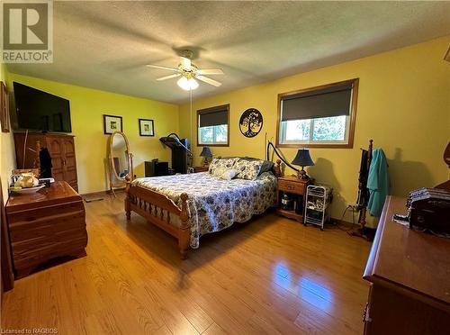 7525 Wellington Road 8, Mapleton, ON - Indoor Photo Showing Bedroom