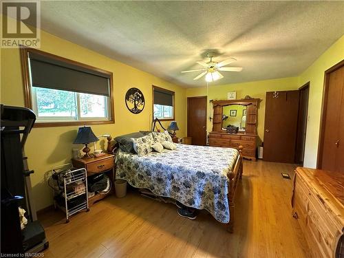7525 Wellington Road 8, Mapleton, ON - Indoor Photo Showing Bedroom