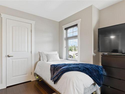 552 Sandlewood Dr, Parksville, BC - Indoor Photo Showing Bedroom