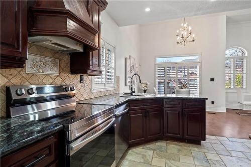 44 Davis Crescent, Hamilton, ON - Indoor Photo Showing Kitchen