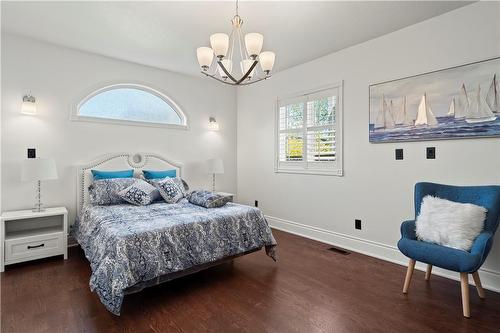 44 Davis Crescent, Hamilton, ON - Indoor Photo Showing Bedroom