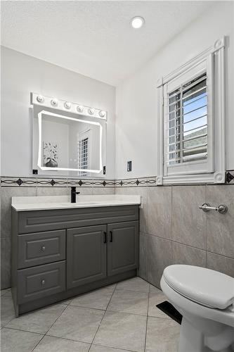 44 Davis Crescent, Hamilton, ON - Indoor Photo Showing Bathroom