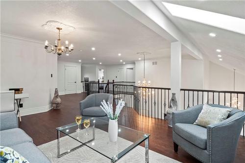 44 Davis Crescent, Hamilton, ON - Indoor Photo Showing Living Room