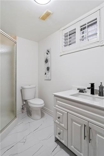 44 Davis Crescent, Hamilton, ON - Indoor Photo Showing Bathroom