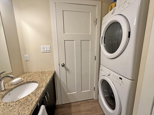 3 695 Weiler Boulevard, Thunder Bay, ON - Indoor Photo Showing Laundry Room