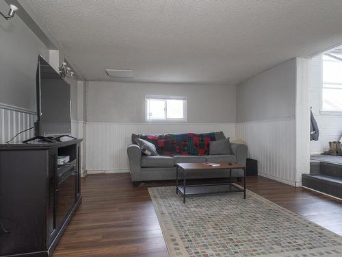 1108 Gore Street W, Thunder Bay, ON - Indoor Photo Showing Living Room