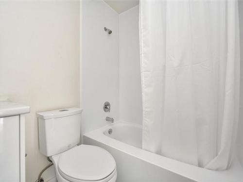 501-1630 Quadra St, Victoria, BC - Indoor Photo Showing Bathroom