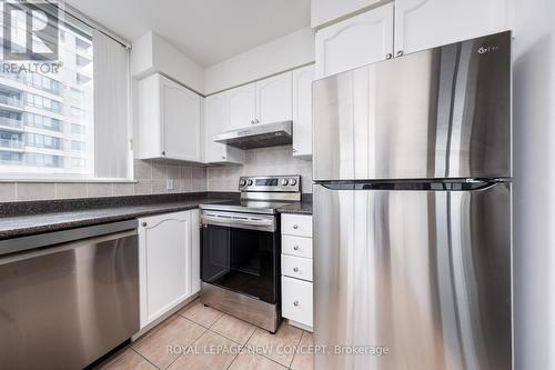 3108 - 23 Hollywood Avenue, Toronto, ON - Indoor Photo Showing Kitchen