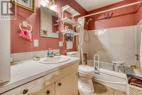 17 Swan Crescent, Osoyoos, BC - Indoor Photo Showing Bathroom