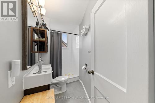 25 Francis Street, Quinte West, ON - Indoor Photo Showing Bathroom