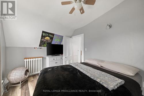 25 Francis Street, Quinte West, ON - Indoor Photo Showing Bedroom
