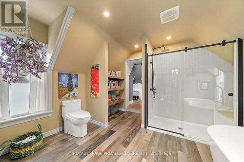 25 Francis Street, Quinte West, ON - Indoor Photo Showing Bathroom