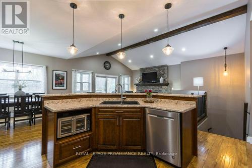 154 Centre Road, Madoc, ON - Indoor Photo Showing Kitchen With Upgraded Kitchen