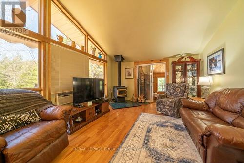 2674 Smith Road, North Frontenac, ON - Indoor Photo Showing Living Room