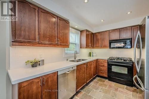 1534 Heritage Way, Oakville, ON - Indoor Photo Showing Kitchen With Double Sink