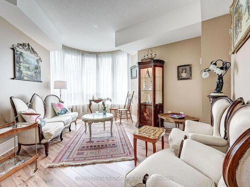 2626-500 Doris Ave, Toronto, ON - Indoor Photo Showing Living Room
