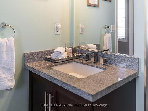 213 Echovalley Dr, Hamilton, ON - Indoor Photo Showing Bathroom