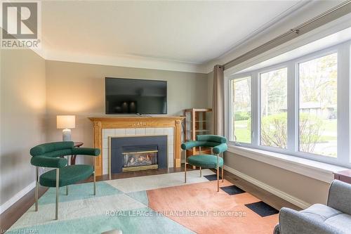 380 Griffith Street, London, ON - Indoor Photo Showing Living Room With Fireplace