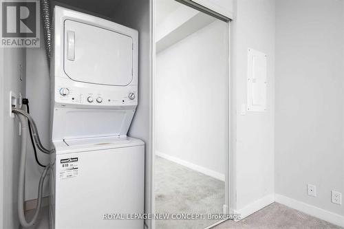 3006 - 2221 Yonge Street, Toronto, ON - Indoor Photo Showing Laundry Room