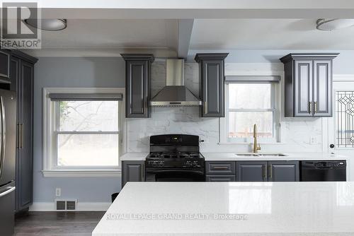 9630 Sunset Drive, St. Thomas, ON - Indoor Photo Showing Kitchen With Double Sink