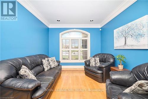 22 Beechwood Crescent, Pelham, ON - Indoor Photo Showing Living Room