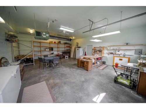 2112 Kokanee Court N, Cranbrook, BC - Indoor Photo Showing Garage