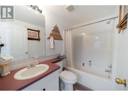 2112 Kokanee  N Court, Cranbrook, BC - Indoor Photo Showing Bathroom