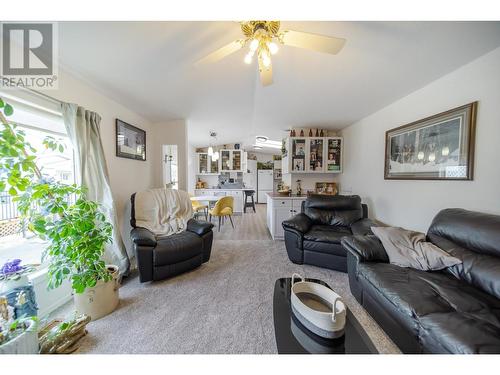 2112 Kokanee  N Court, Cranbrook, BC - Indoor Photo Showing Living Room