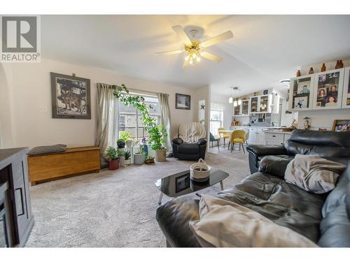 2112 Kokanee  N Court, Cranbrook, BC - Indoor Photo Showing Living Room