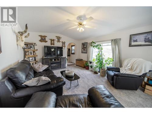 2112 Kokanee  N Court, Cranbrook, BC - Indoor Photo Showing Living Room