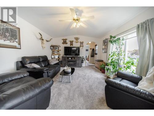 2112 Kokanee  N Court, Cranbrook, BC - Indoor Photo Showing Living Room