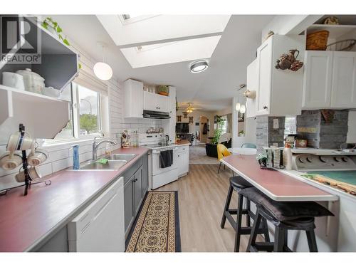 2112 Kokanee  N Court, Cranbrook, BC - Indoor Photo Showing Kitchen With Double Sink