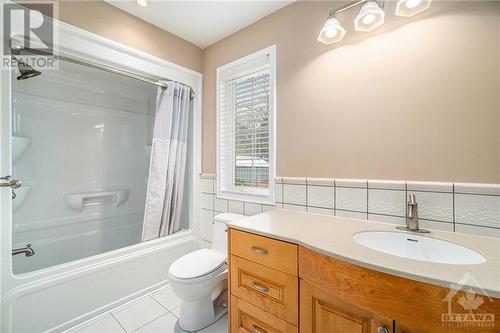 910 Bayview Drive, Ottawa, ON - Indoor Photo Showing Bathroom