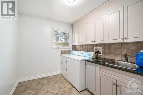 910 Bayview Drive, Ottawa, ON - Indoor Photo Showing Laundry Room
