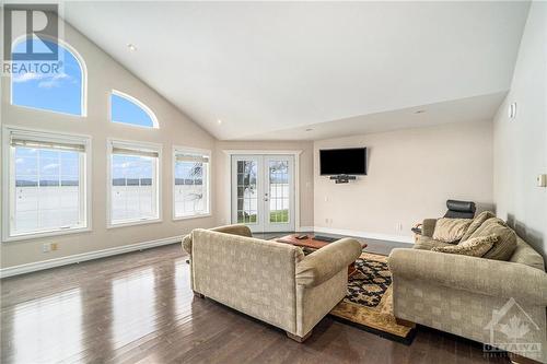 910 Bayview Drive, Ottawa, ON - Indoor Photo Showing Living Room