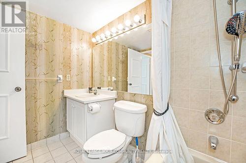 1807 - 1333 Bloor Street, Mississauga, ON - Indoor Photo Showing Bathroom